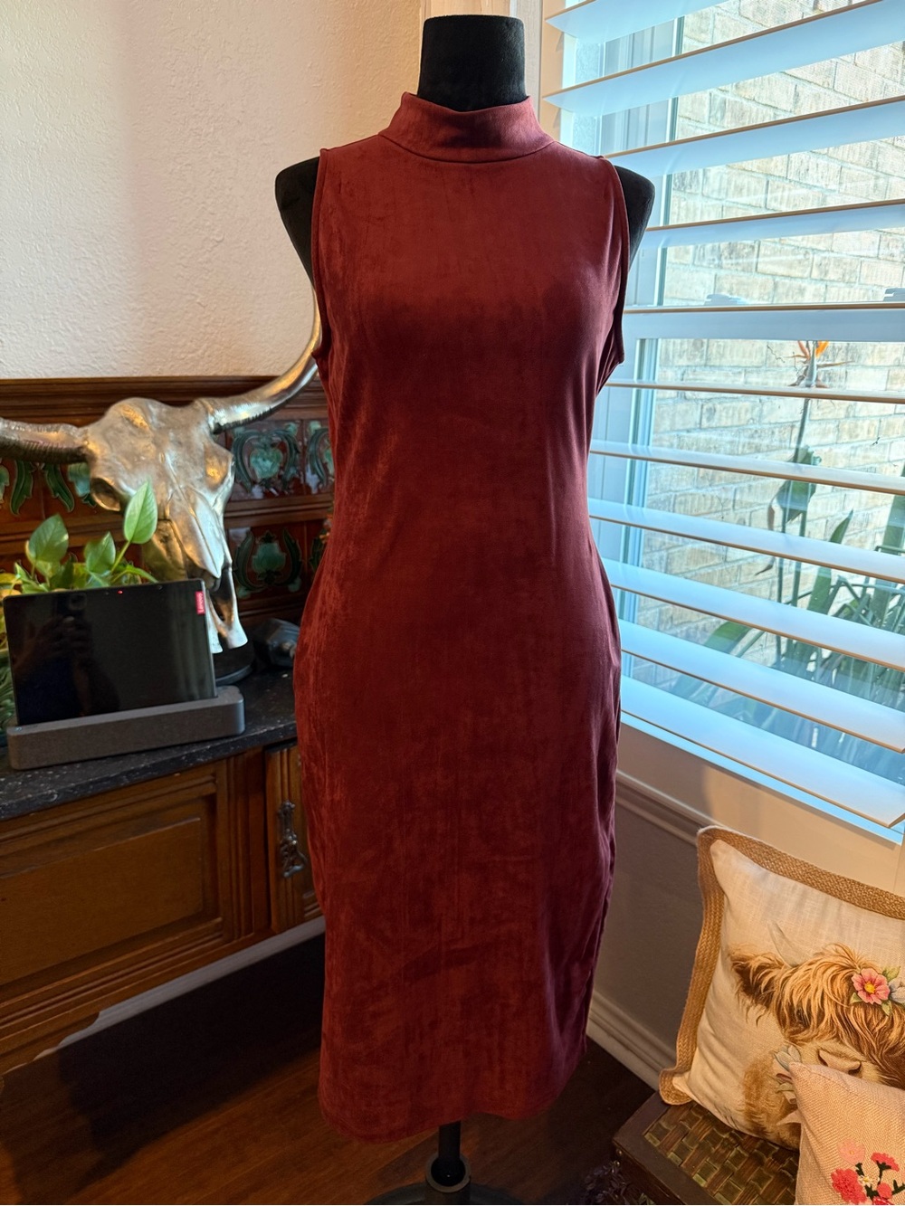 RD Style Burgundy Velvet Dress Womens Medium Stretch Sleeveless Mock Neck Midi